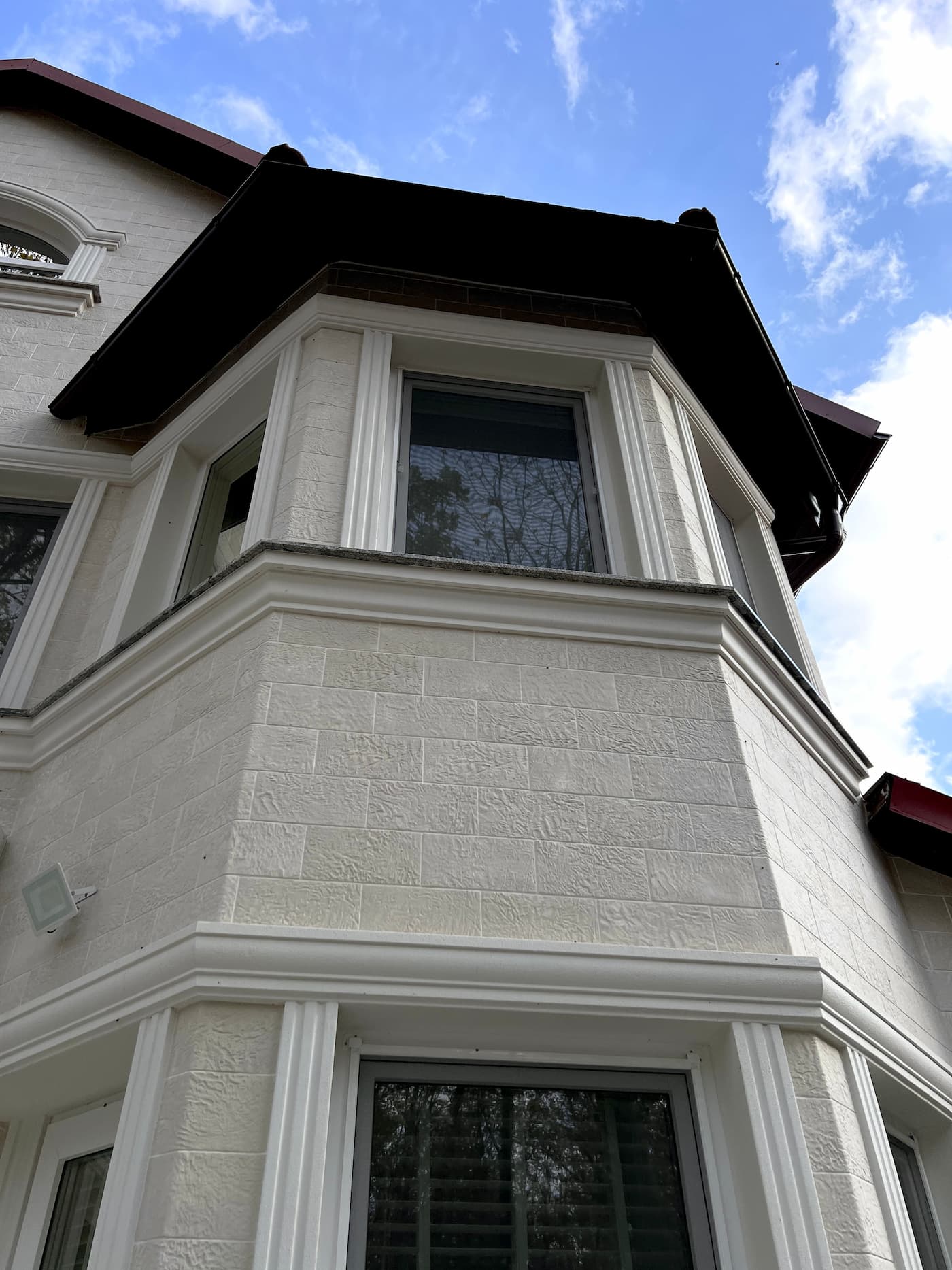 Gresie flexibila fatada - casa la marginea orasului Durlesti — 5