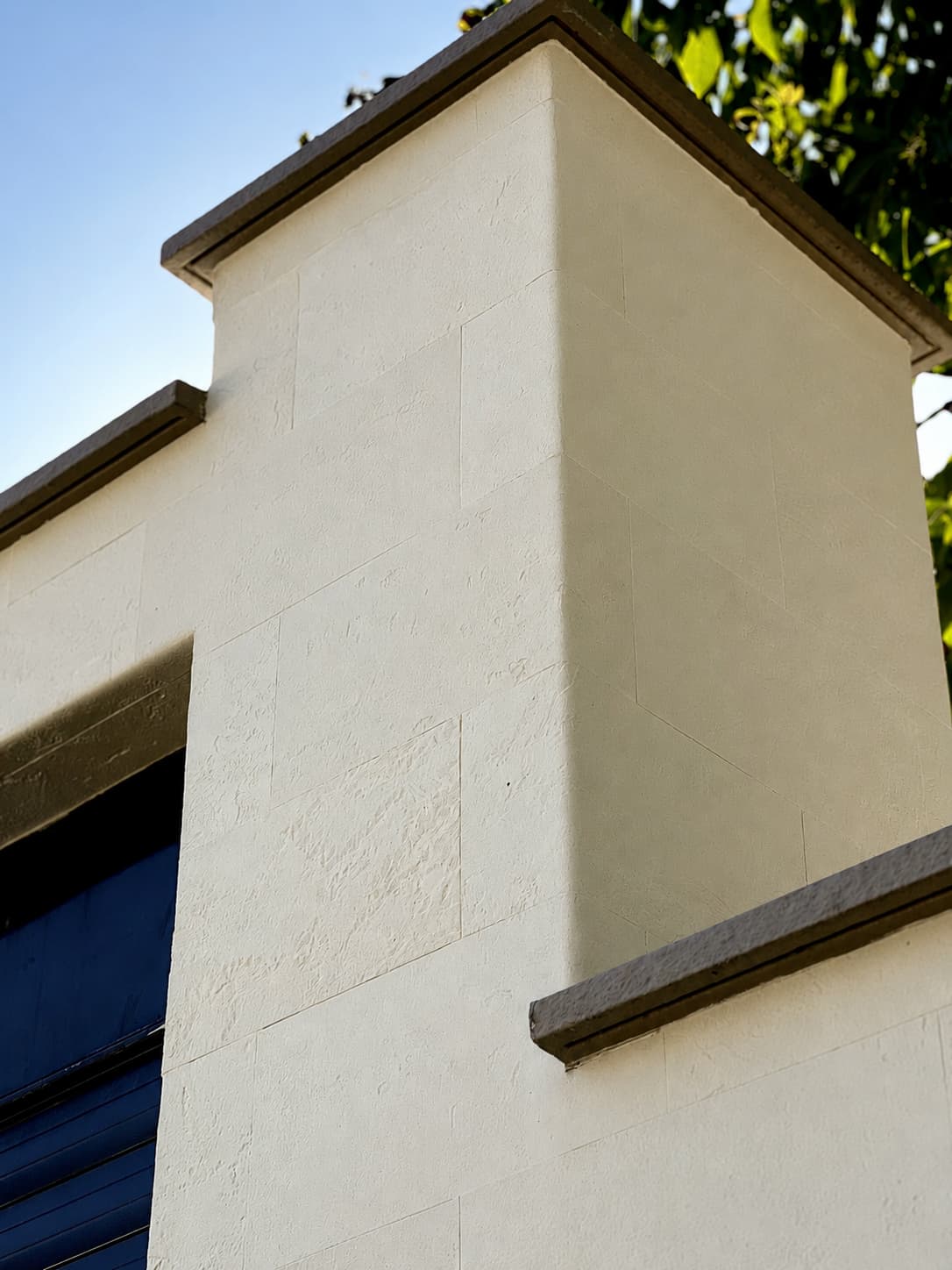Gresie flexibila fatada - casa la marginea orasului Durlesti — 9