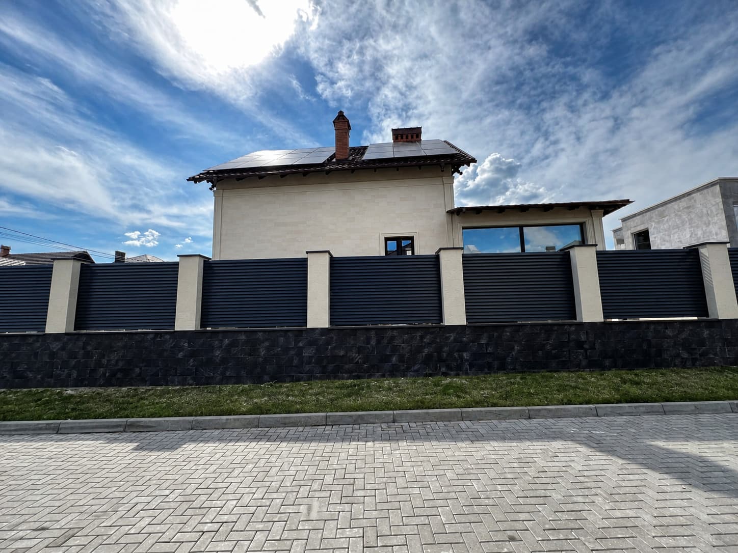 Ialoveni - fatada unui conac din faianta flexibila — 10