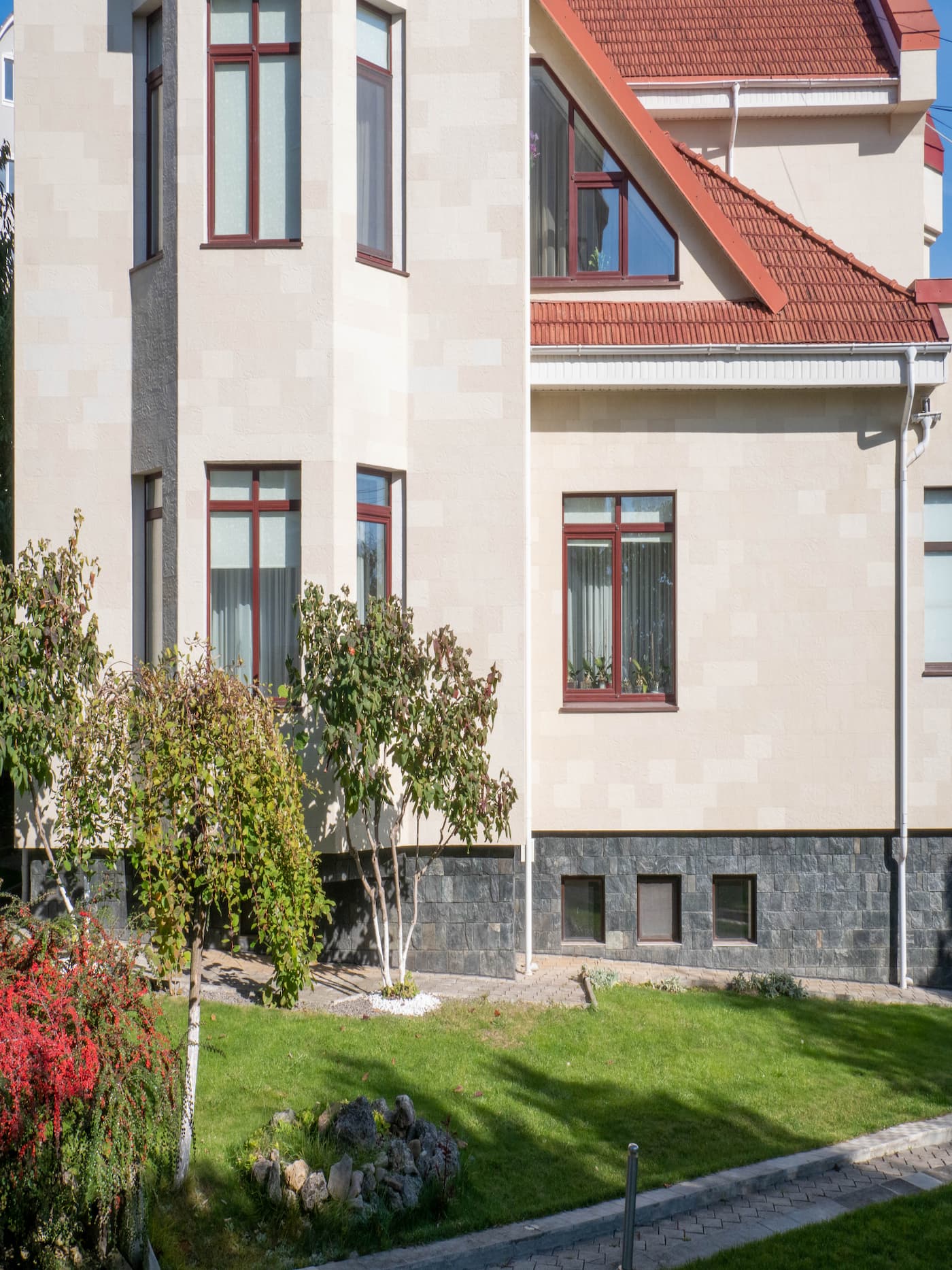 Телецентр — Turkish Travertine; Volcanic Anthracite — 10