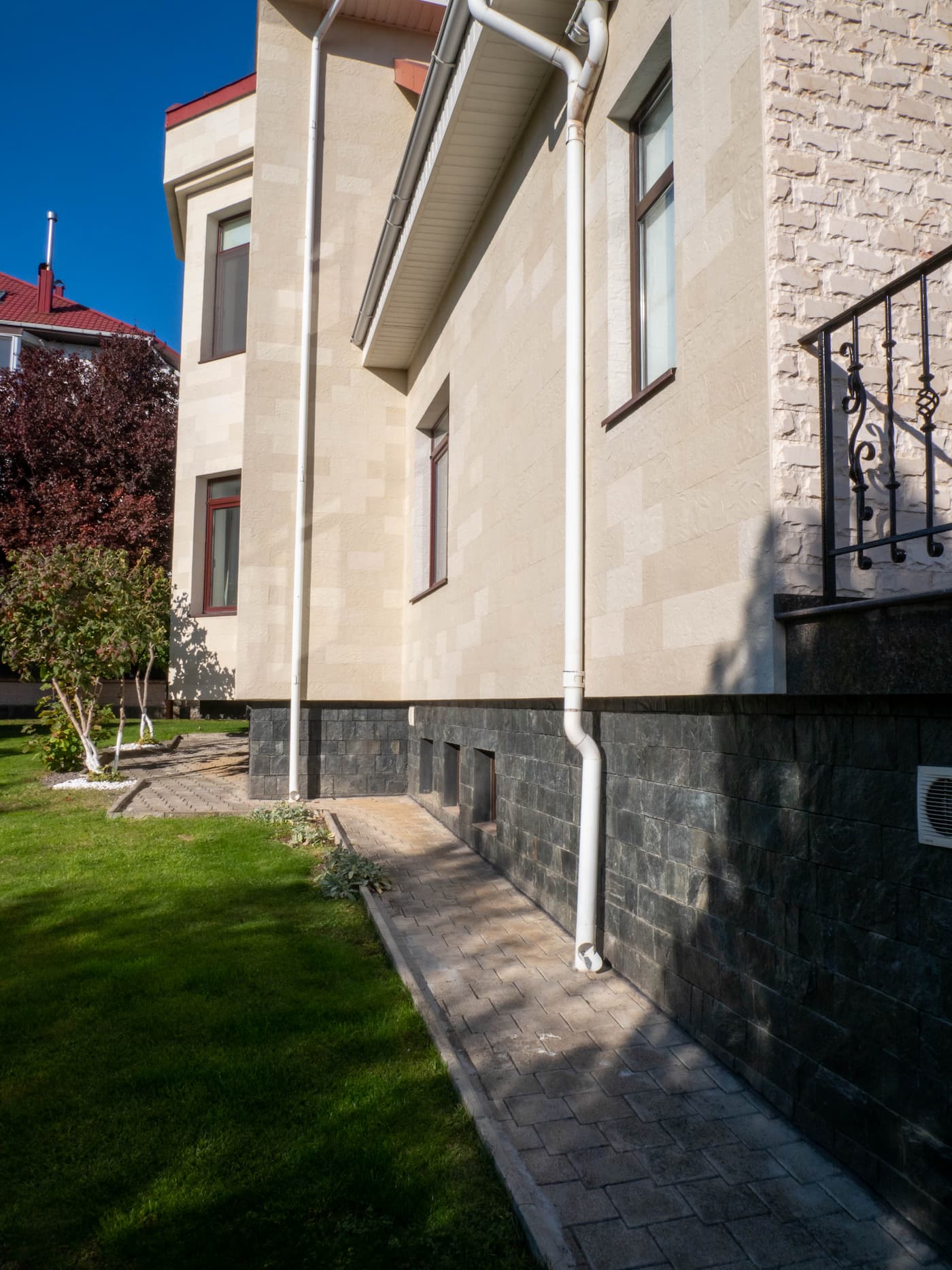 Телецентр — Turkish Travertine; Volcanic Anthracite — 36