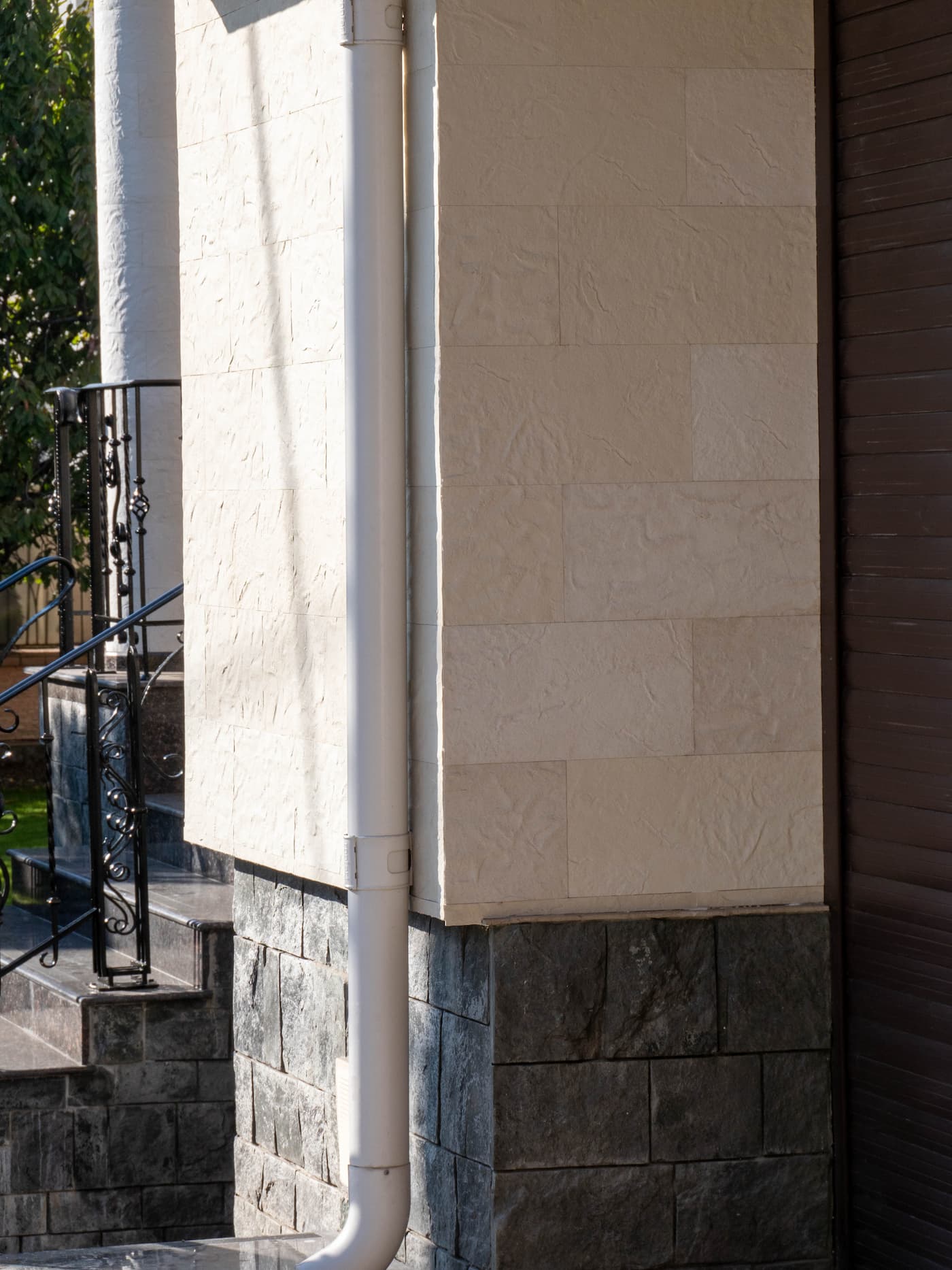 Телецентр — Turkish Travertine; Volcanic Anthracite — 43