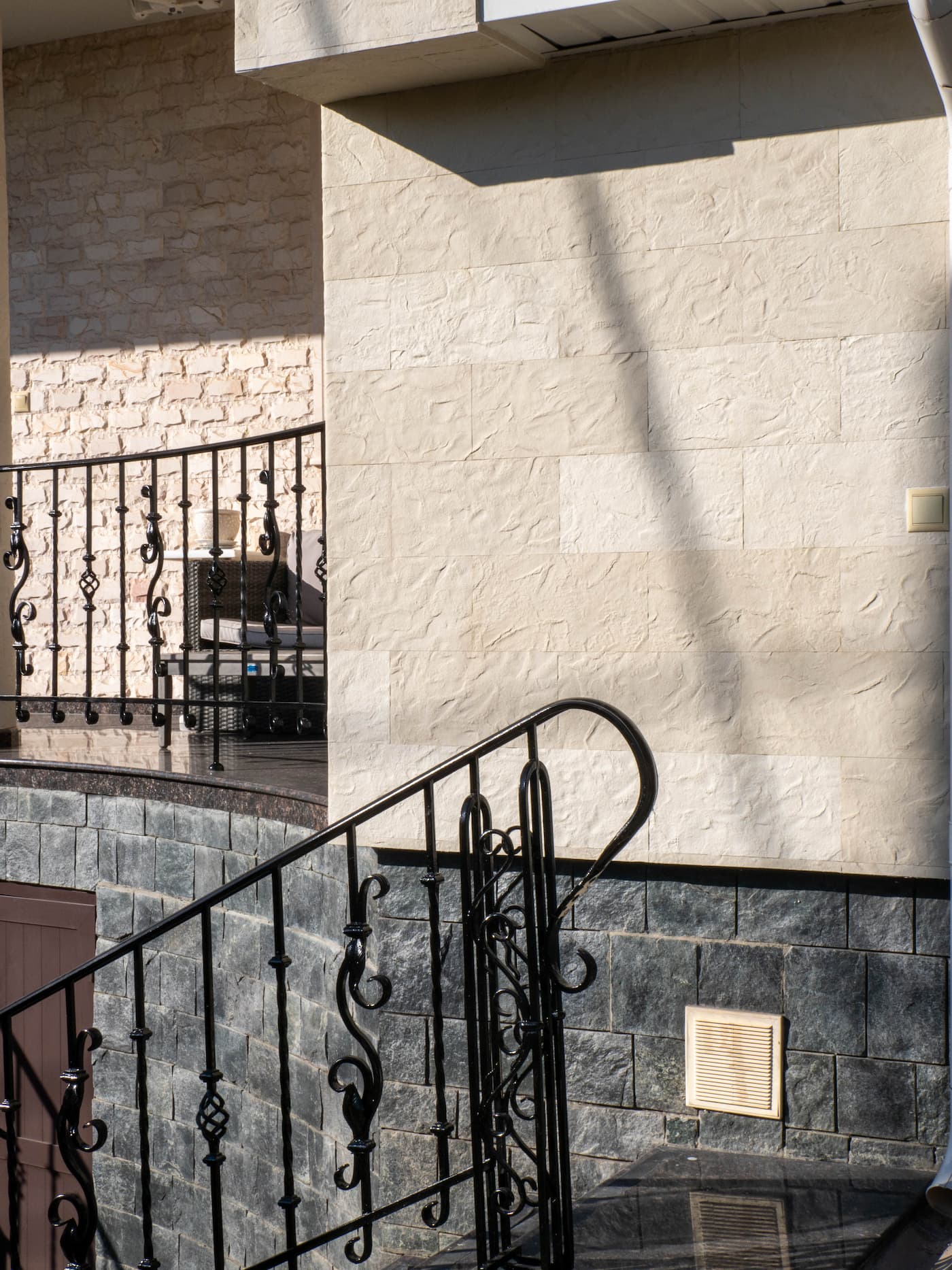 Телецентр — Turkish Travertine; Volcanic Anthracite — 48