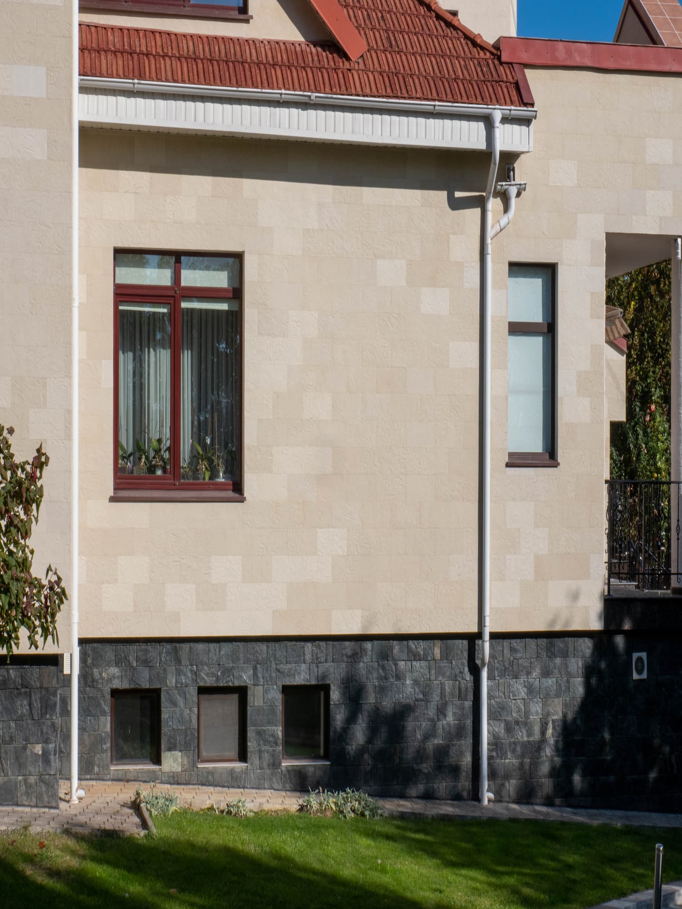 Телецентр — Turkish Travertine; Volcanic Anthracite — 58