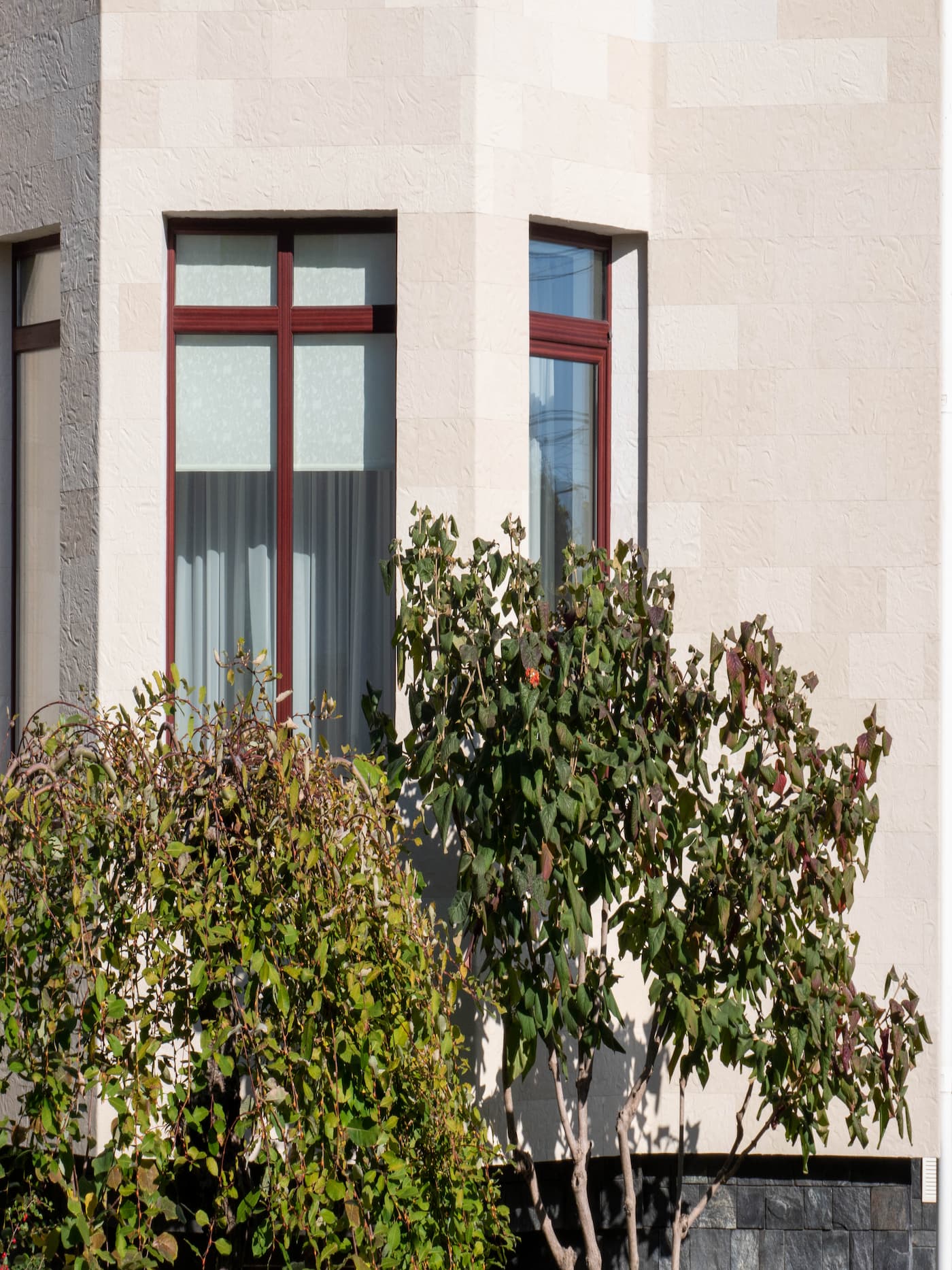 Телецентр — Turkish Travertine; Volcanic Anthracite — 60